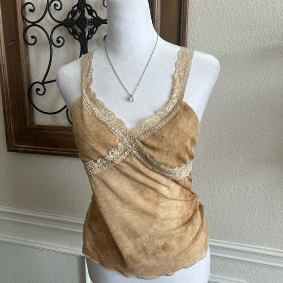 Beautiful Romantic Y2K Lace Cami Vest Top - Picture 3 of 12